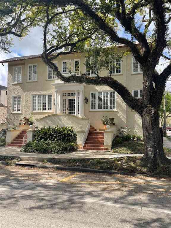 Apartment For Rent - 7836 St Charles Avenue #A<br/> New Orleans, LA 70118