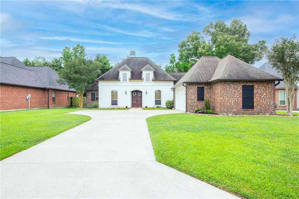 Homes For Sale - 13357 W Mill Grove Drive<br/> Gonzales, LA 70737