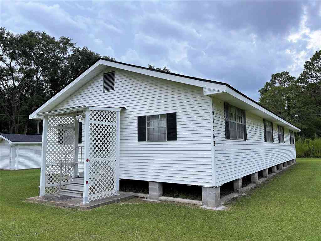Multifamily For Rent - 19430 Schlumbrecht Road #A<br/> Covington, LA 70435