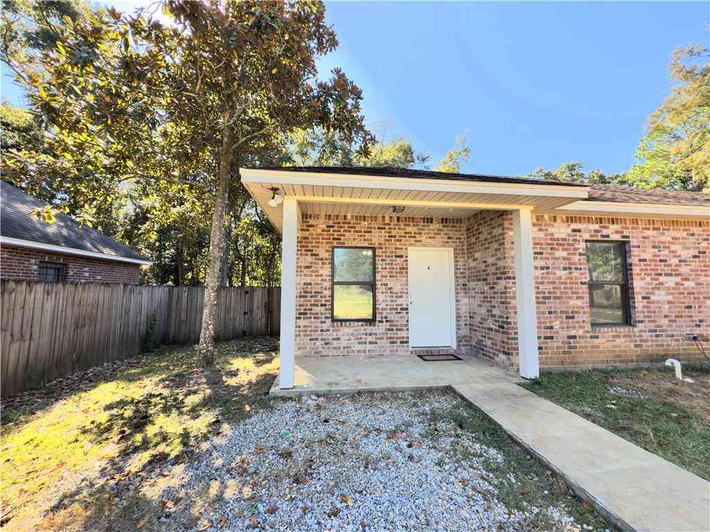 Multifamily For Rent - 126 Pear Street #A<br/> Covington, LA 70433