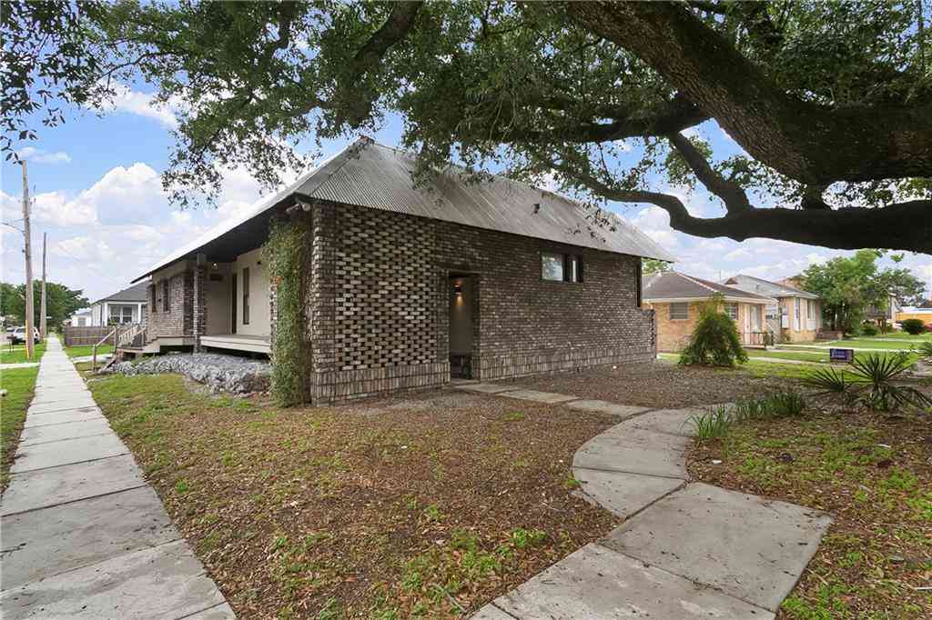 Homes For Sale - 6000 Franklin Avenue<br/> New Orleans, LA 70122