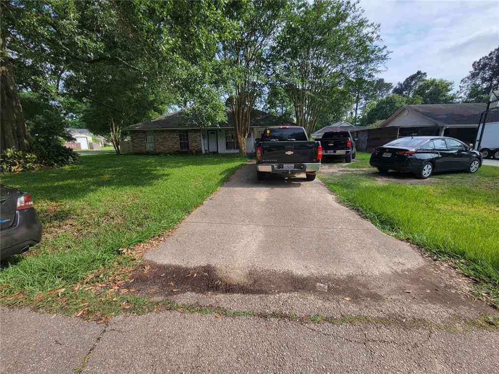 Homes For Sale - 8848 Timber Drive<br/> Denham Springs, LA 70726