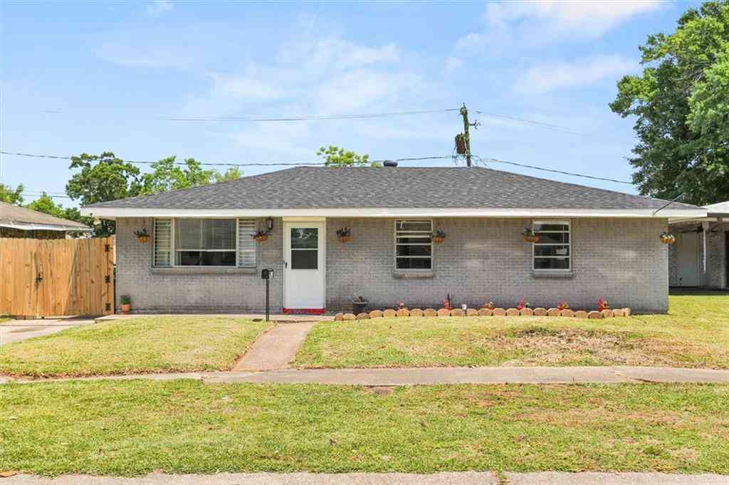 Homes For Sale - 2404 Kentucky Avenue<br/> Kenner, LA 70062