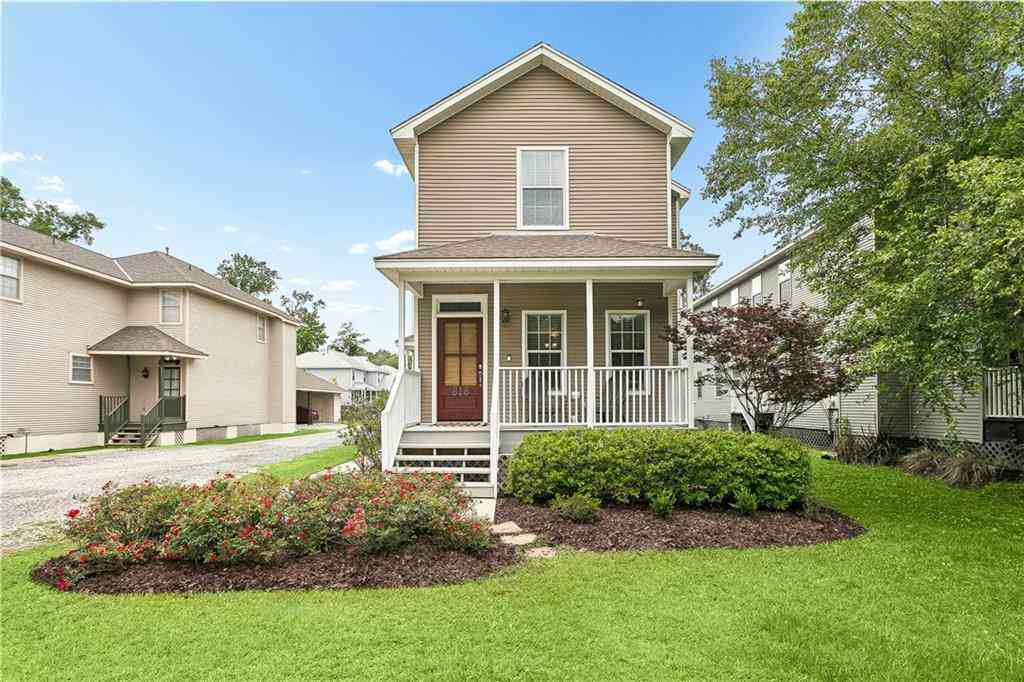 Townhouse For Rent - 818 Carroll Street<br/> Mandeville, LA 70448
