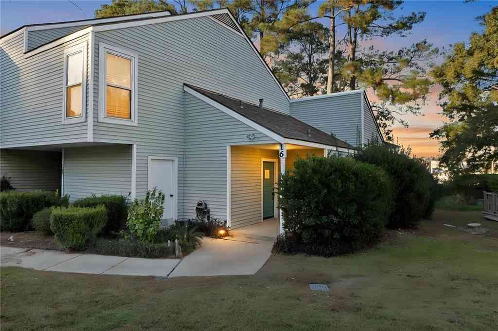 Condo For Sale - 16 Jacqueline Court #16<br/> Mandeville, LA 70471