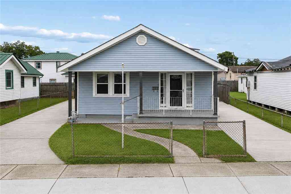 Homes For Sale - 716 Avenue D<br/> Westwego, LA 70094