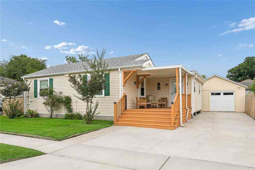 Homes For Sale - 2220 Lloyds Avenue<br/> Chalmette, LA 70043