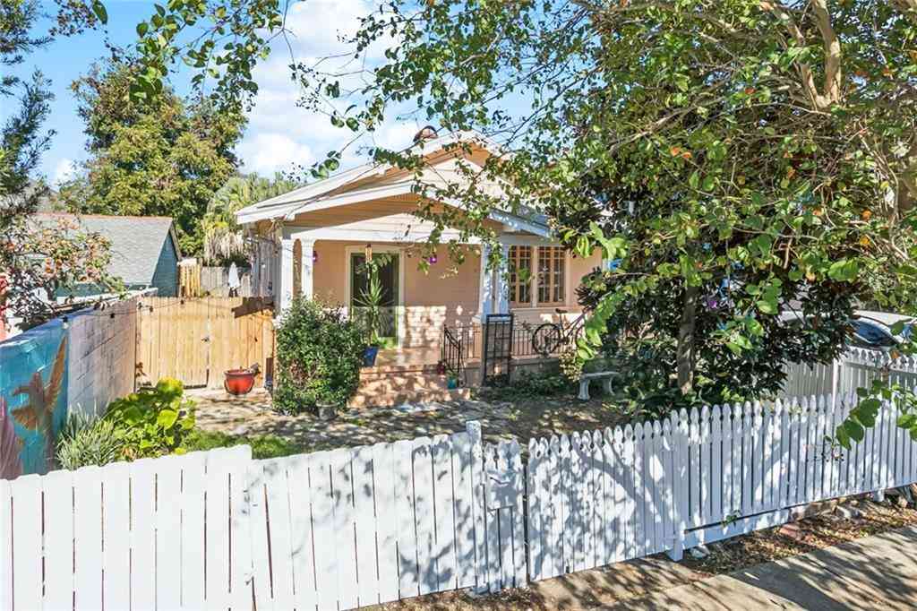 Homes For Sale - 2531 Aubry Street<br/> New Orleans, LA 70119