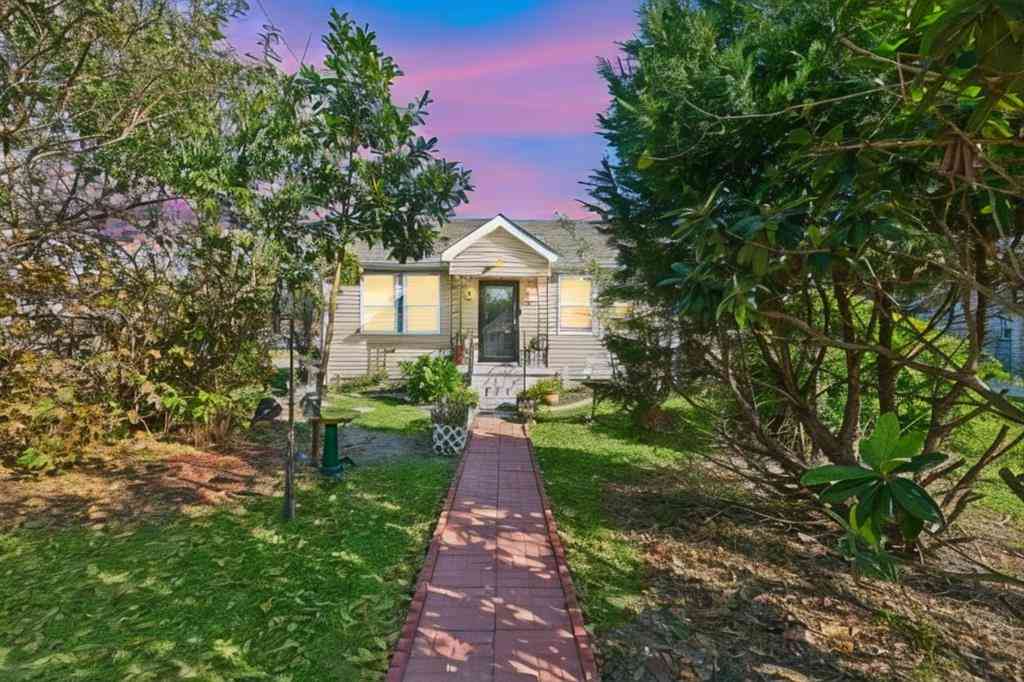 Homes For Sale - 221 W Urquhart Street<br/> Chalmette, LA 70043