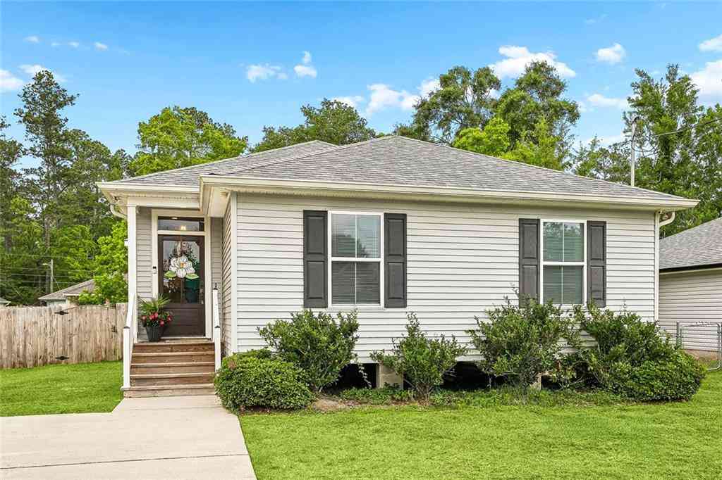 Homes For Sale - 1511 Jasmine Street<br/> Mandeville, LA 70448