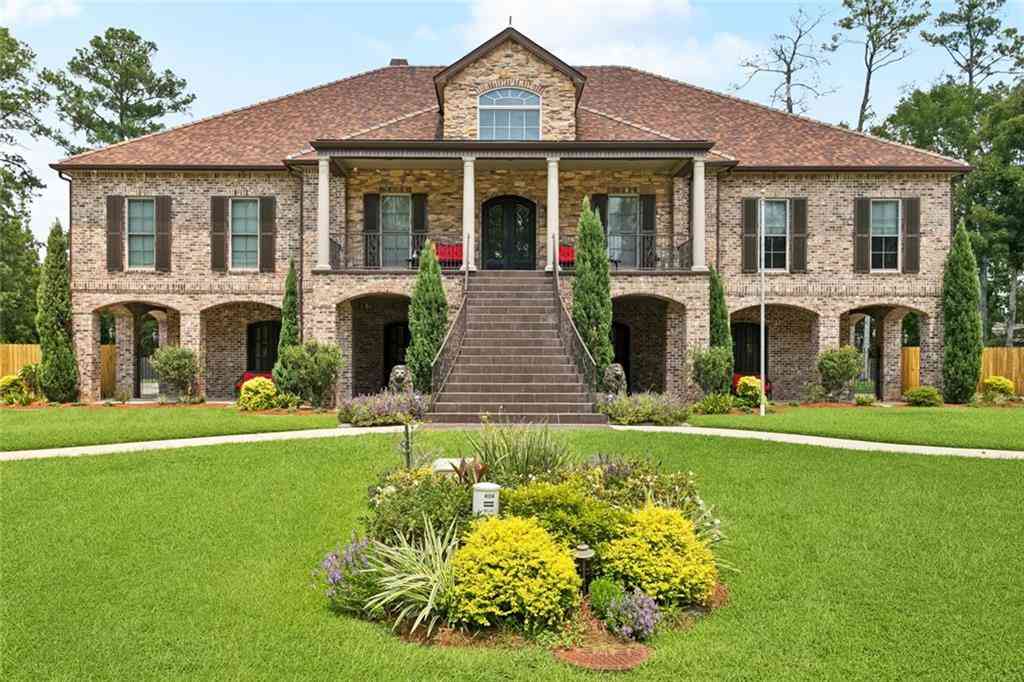 Homes For Sale - 408 W Chase Court<br/> Mandeville, LA 70448