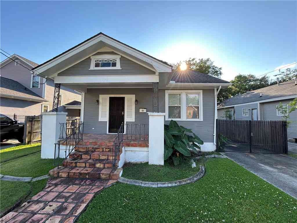 Homes For Sale - 4942 Music Street<br/> New Orleans, LA 70122