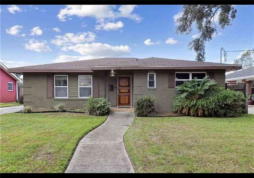 Homes For Sale - 5400 Chatham Drive<br/> New Orleans, LA 70122