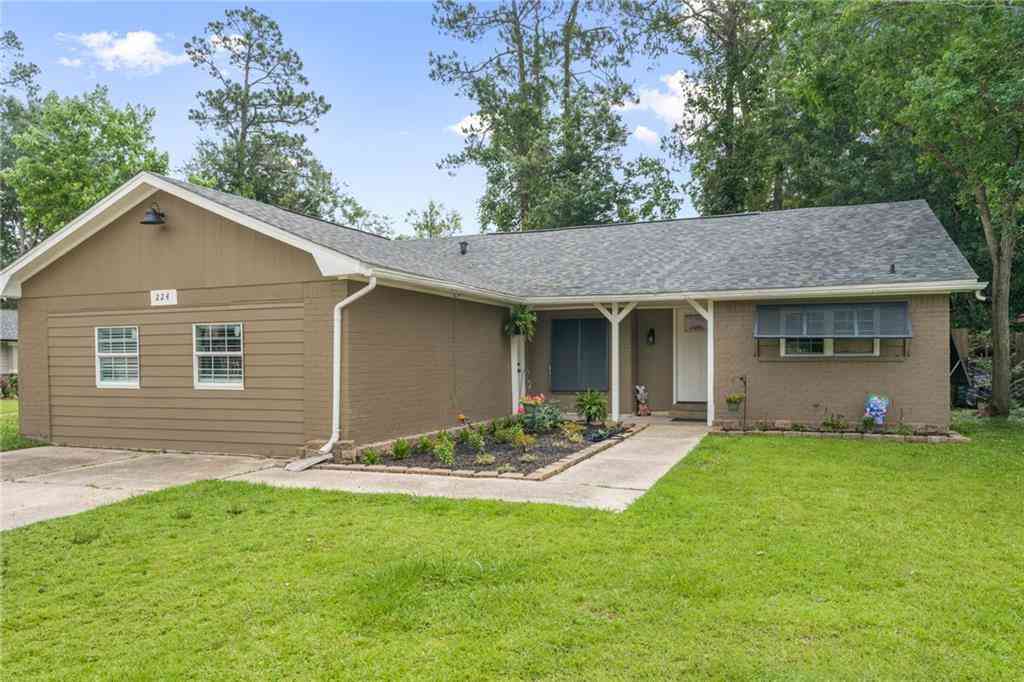 Homes For Sale - 224 E Queens Drive<br/> Slidell, LA 70458
