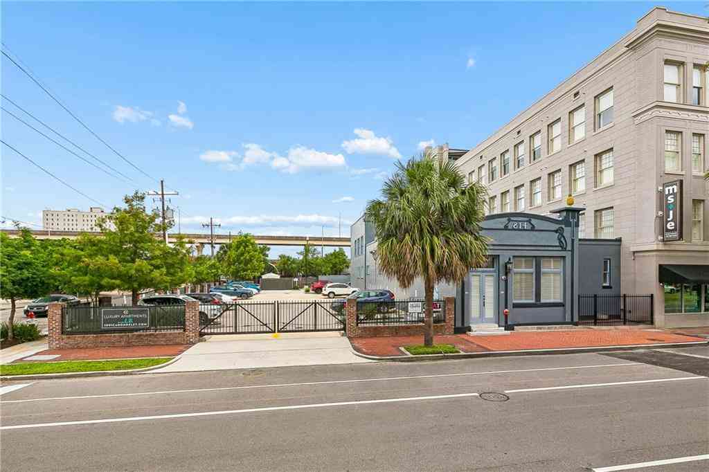 Condo For Rent - 814 Howard Avenue #101<br/> New Orleans, LA 70130