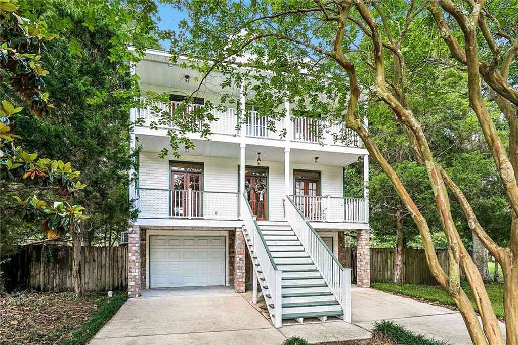 Homes For Sale - 18120 Cusachs Drive<br/> Covington, LA 70433