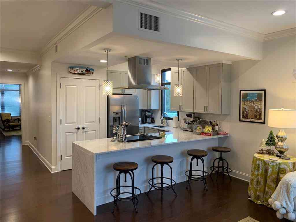 Condo For Rent - 2328 Metairie Road #302<br/> Metairie, LA 70001