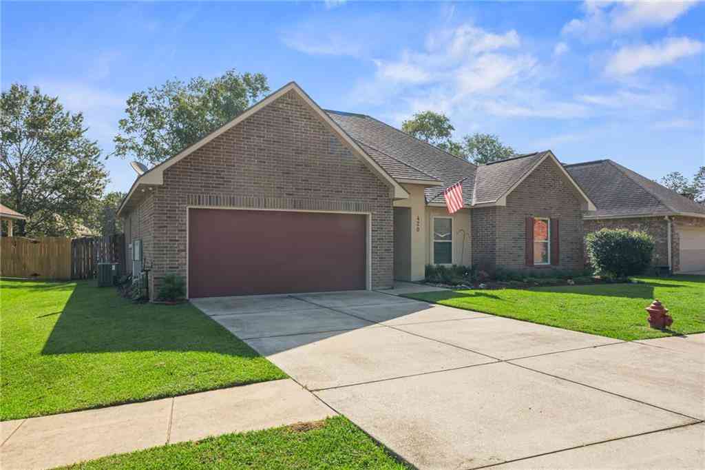 Homes For Sale - 420 Oak Branch Drive<br/> Covington, LA 70435