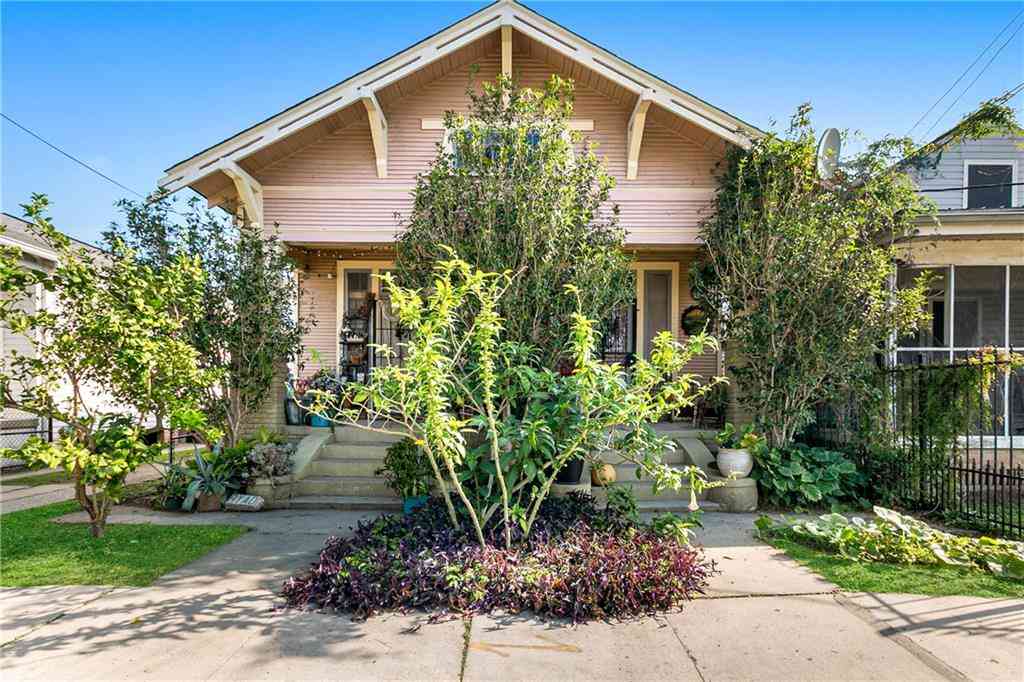 Homes For Sale - 2705 Bruxelles Street<br/> New Orleans, LA 70119