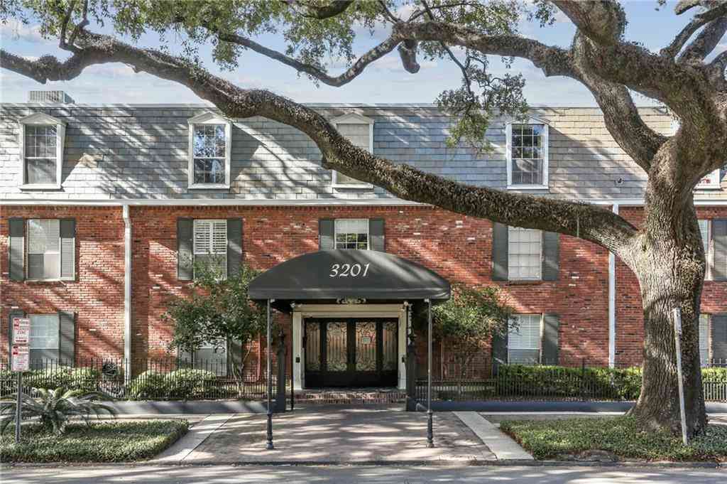 Condo For Rent - 3201 St. Charles Avenue #121<br/> New Orleans, LA 70115