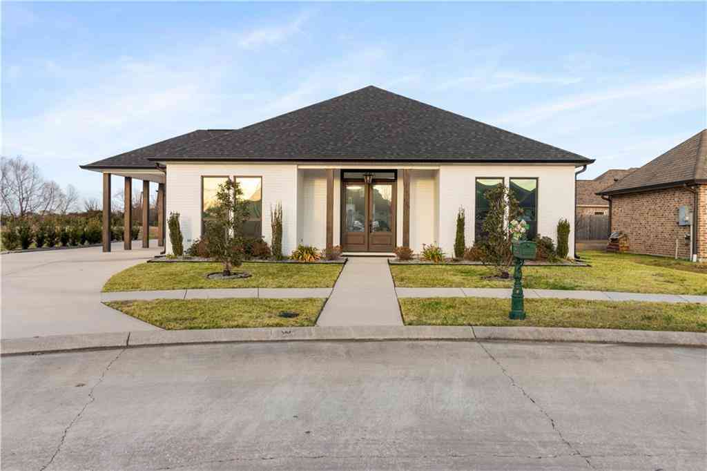 Homes For Sale - 120 Monarch Cove<br/> Luling, LA 70070