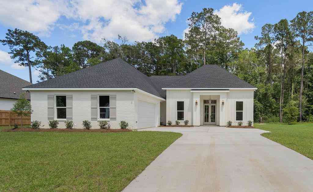 Homes For Sale - 609 Kristian Court<br/> Madisonville, LA 70447
