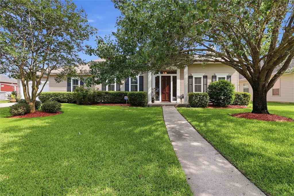 Homes For Sale - 14272 S Lakeshore Drive<br/> Covington, LA 70435