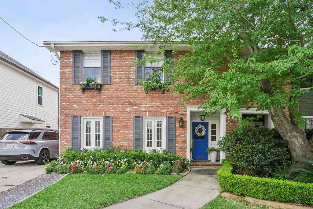 Homes For Sale - 207 Metairie Heights Avenue<br/> Metairie, LA 70001