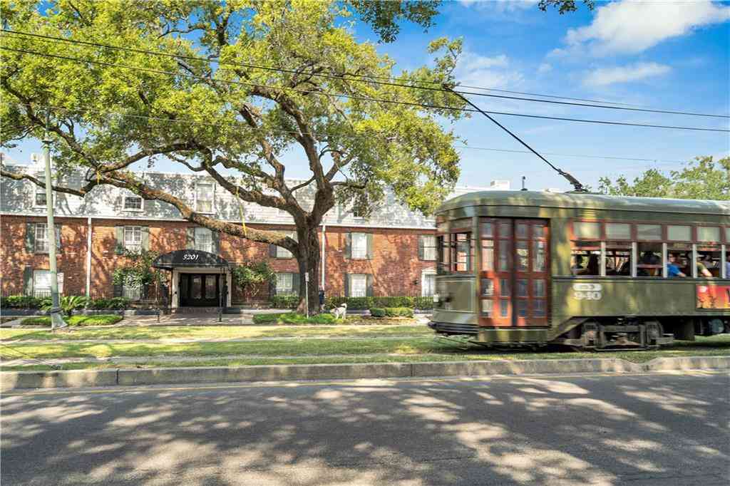 Condo For Sale - 3201 St Charles Avenue #313<br/> New Orleans, LA 70115