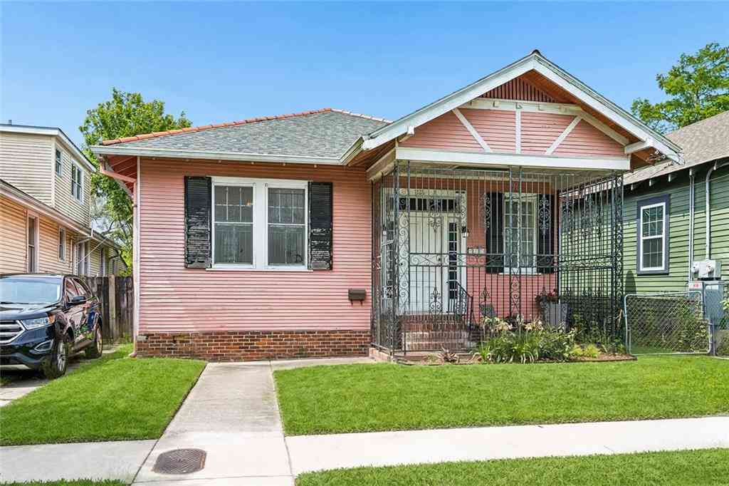 Homes For Sale - 7726 Spruce Street<br/> New Orleans, LA 70118
