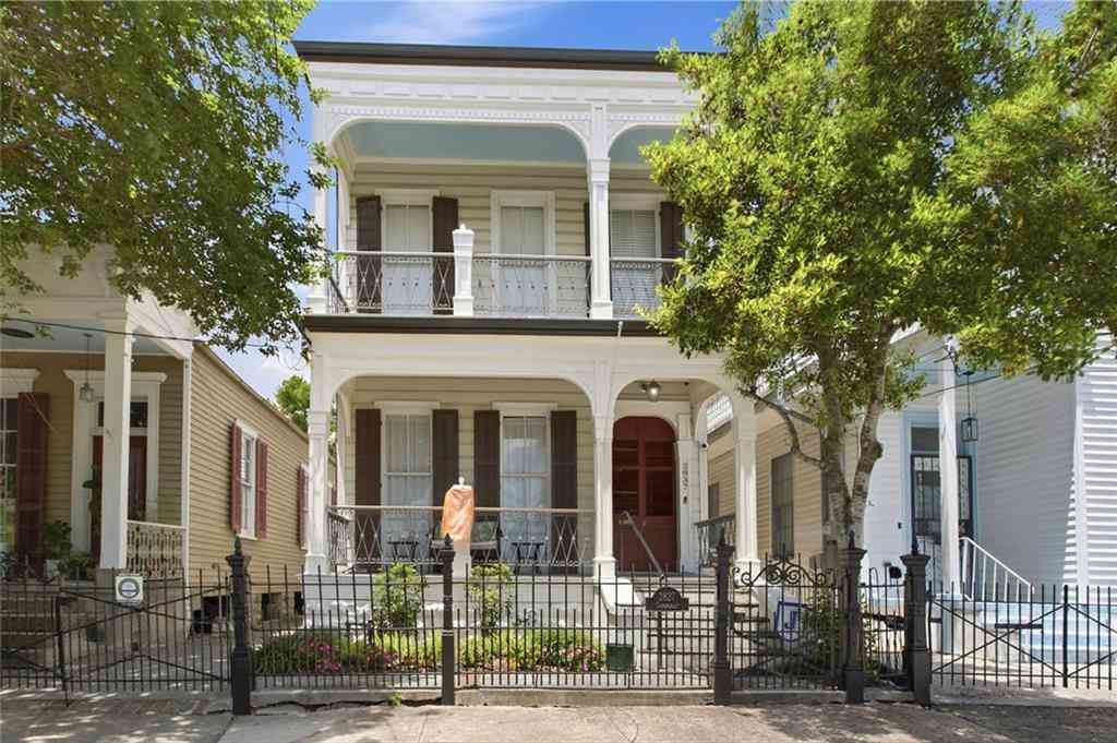 Homes For Sale - 2837 Carondelet Street<br/> New Orleans, LA 70115