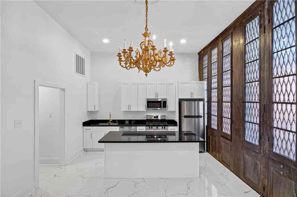 Apartment For Rent - 920 Chartres Street #7<br/> New Orleans, LA 70116