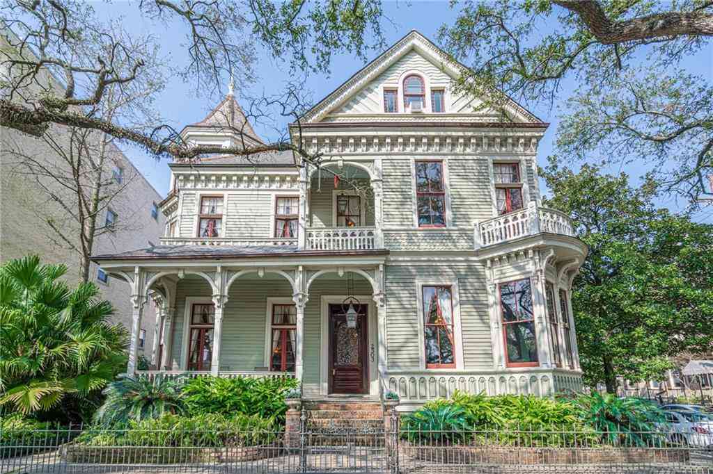 Homes For Sale - 2503 St Charles Avenue<br/> New Orleans, LA 70130