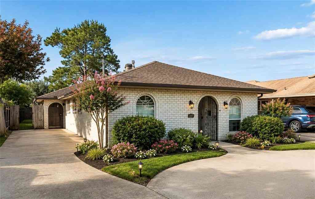 Condo For Rent - 3908 W Metairie Avenue<br/> Metairie, LA 70001