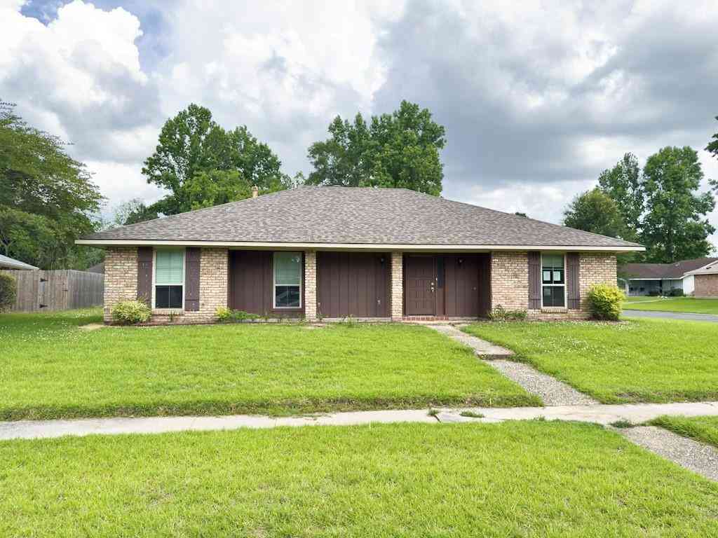 Homes For Sale - 7457 Director Drive<br/> Baton Rouge, LA 70817