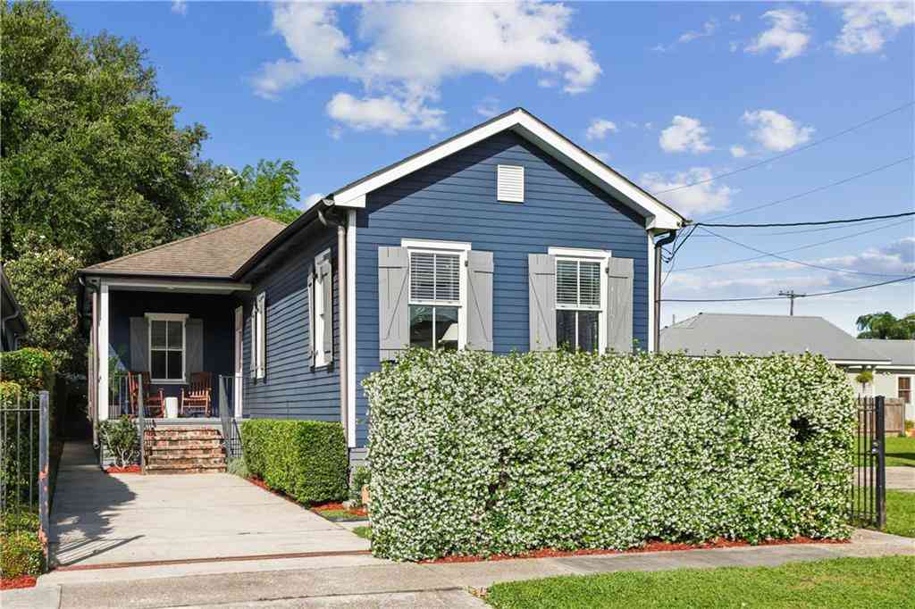 Homes For Sale - 730 Antonine Street<br/> New Orleans, LA 70115