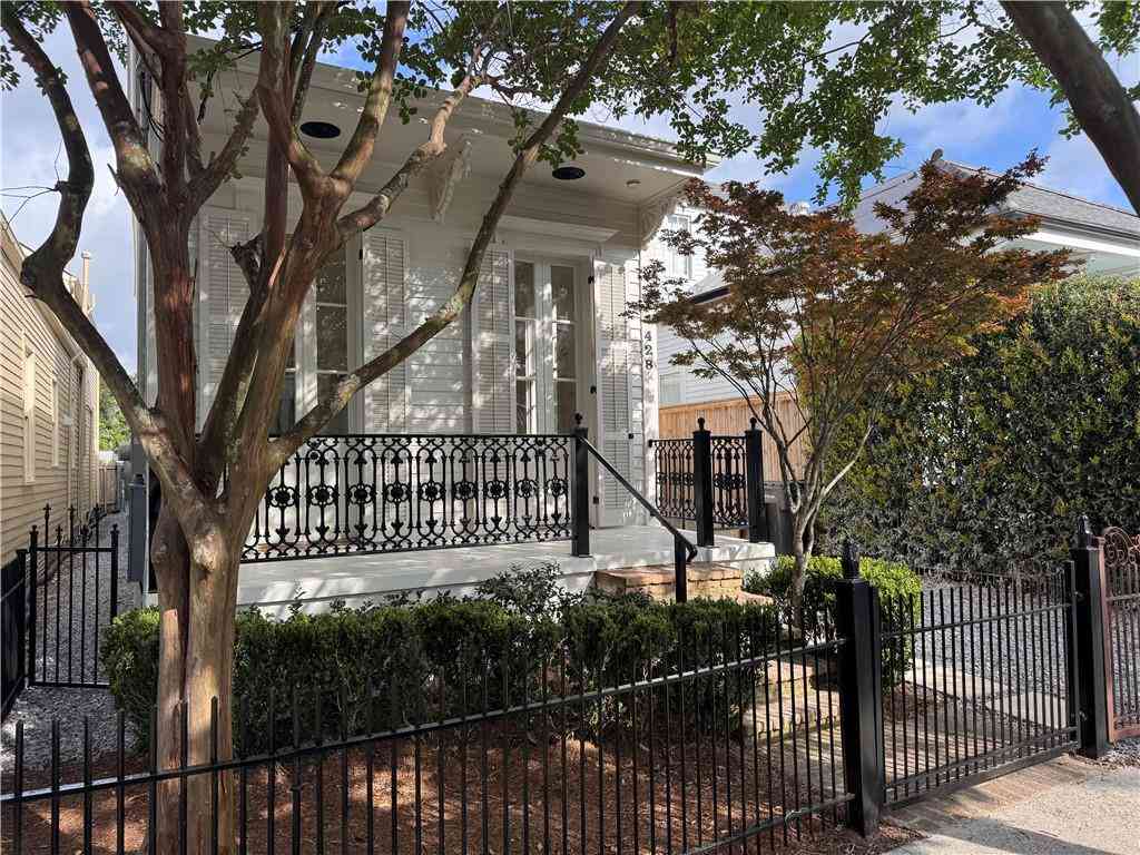 Homes For Sale - 428 Calhoun Street<br/> New Orleans, LA 70118