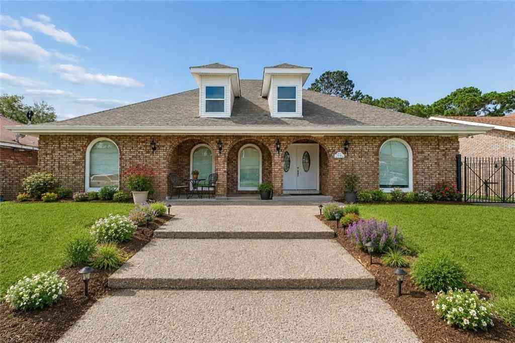 Homes For Sale - 6916 Lake Willow Drive<br/> New Orleans, LA 70126