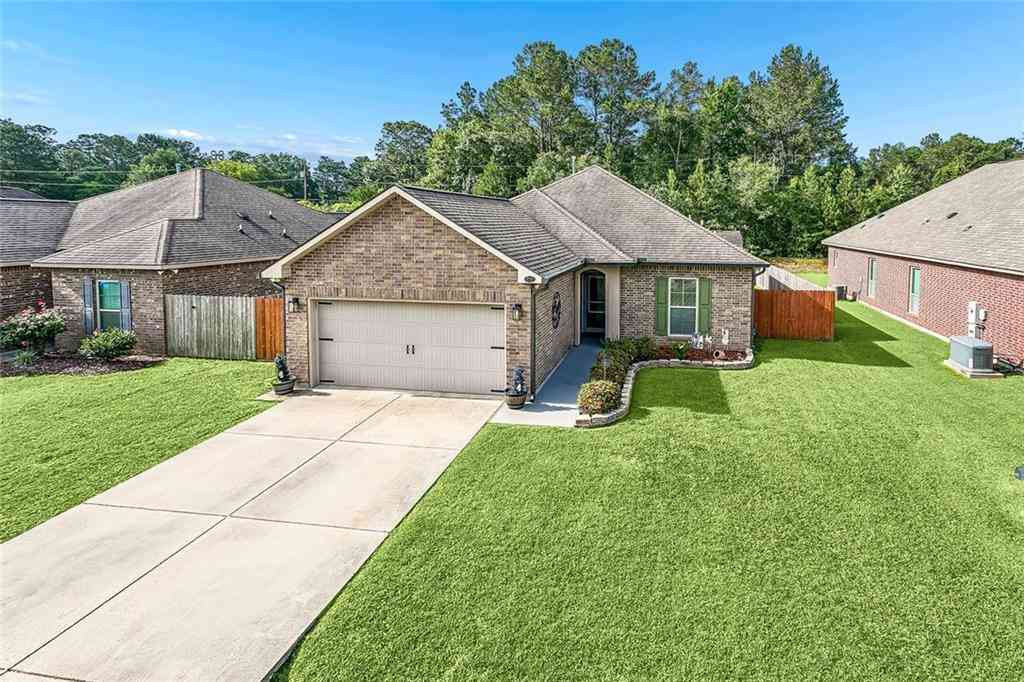 Homes For Sale - 712 Branch Crossing Drive<br/> Covington, LA 70435