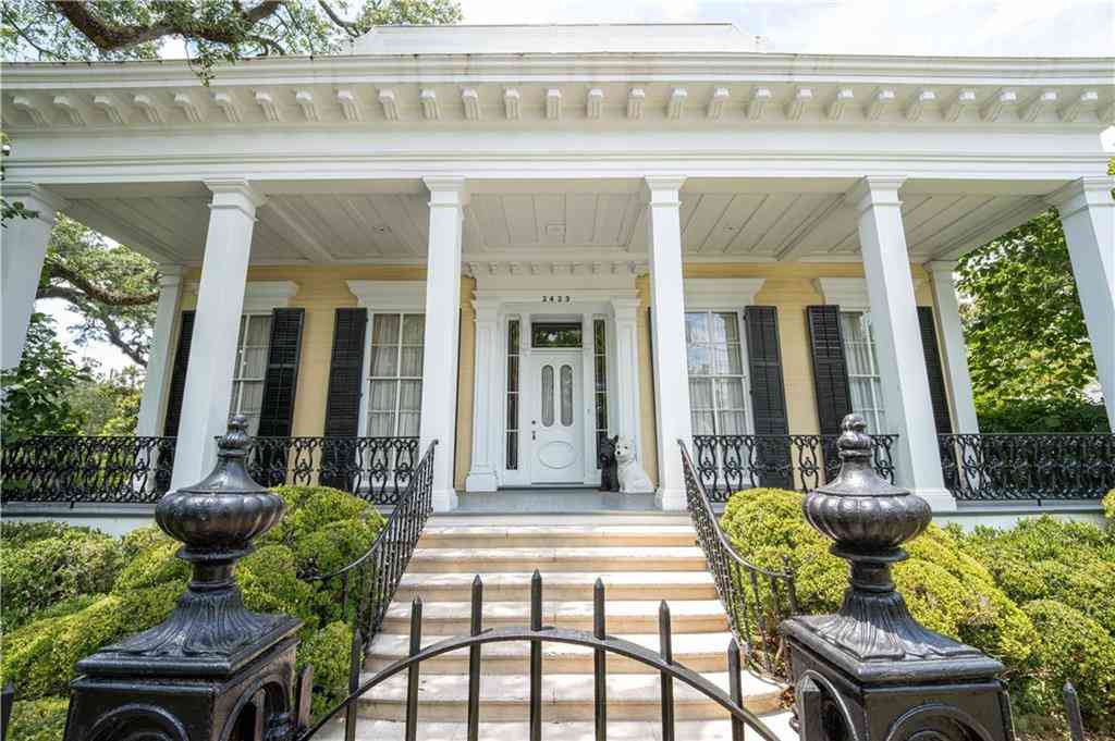 Homes For Sale - 2423 Prytania Street<br/> New Orleans, LA 70130