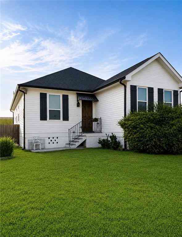 Homes For Sale - 104 Perrin Drive<br/> Arabi, LA 70032