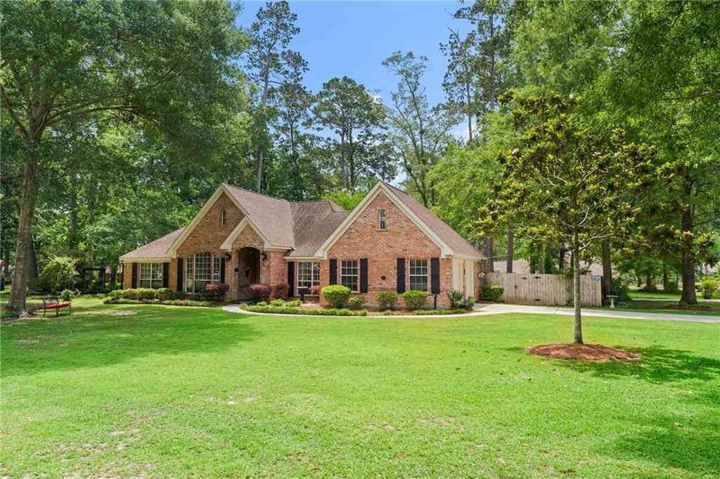 Homes For Sale - 510 Garden Avenue<br/> Mandeville, LA 70471