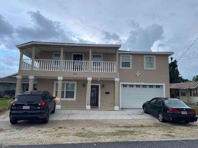 Homes For Sale - 639 Avenue B Avenue<br/> Westwego, LA 70094