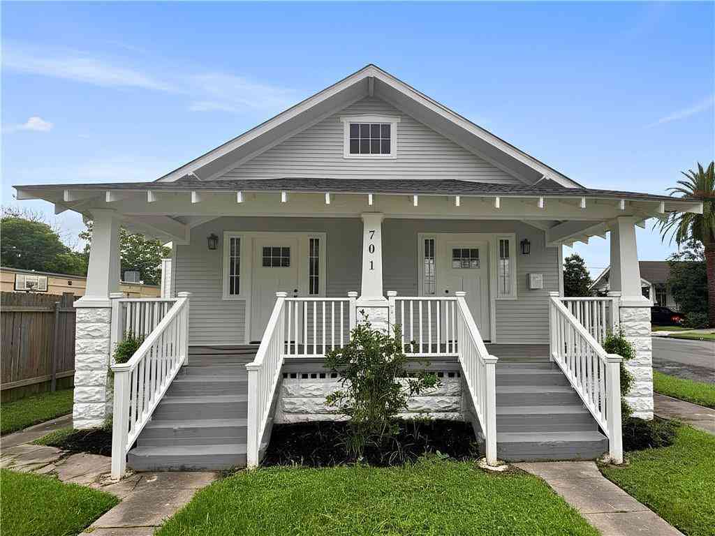Homes For Sale - 701 Frankilin Avenue<br/> Gretna, LA 70053