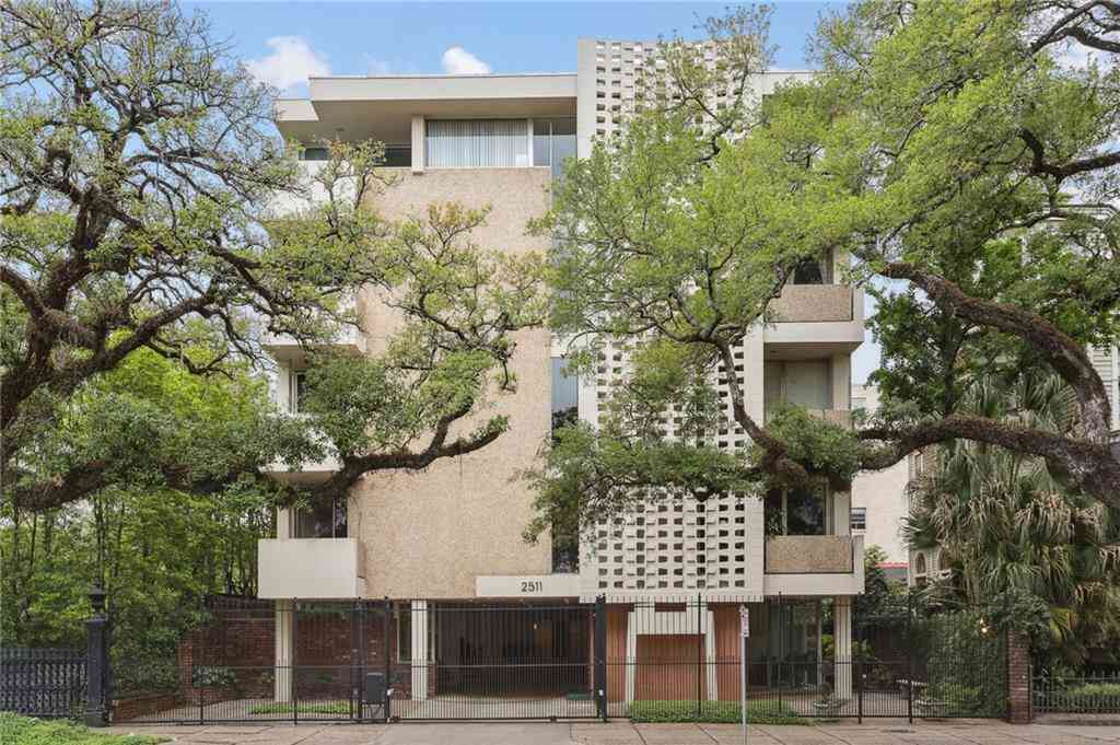 Condo For Rent - 2511 St Charles Avenue #302<br/> New Orleans, LA 70130