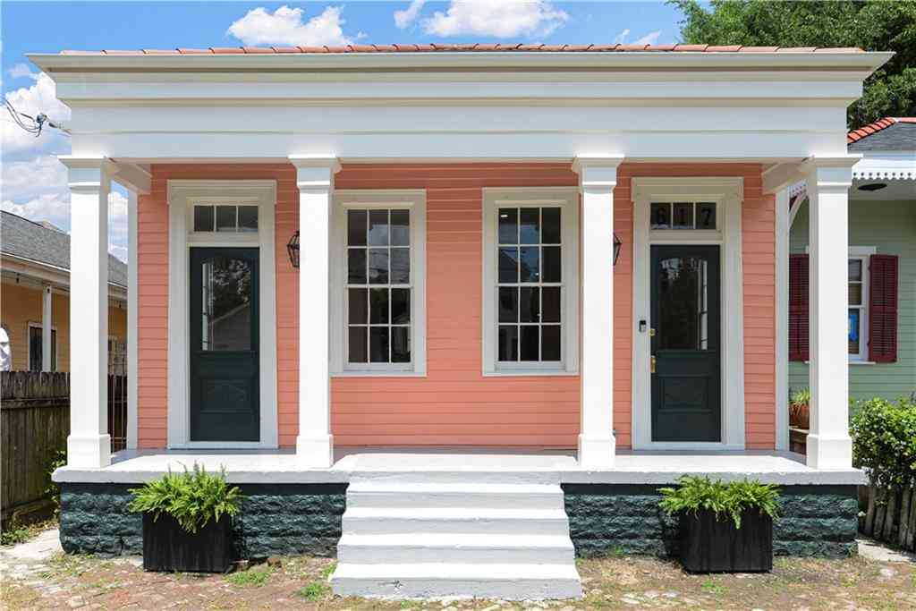 Homes For Sale - 617 8th Street<br/> New Orleans, LA 70115