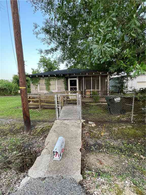 Homes For Sale - 915 Adair Street<br/> Mandeville, LA 70448