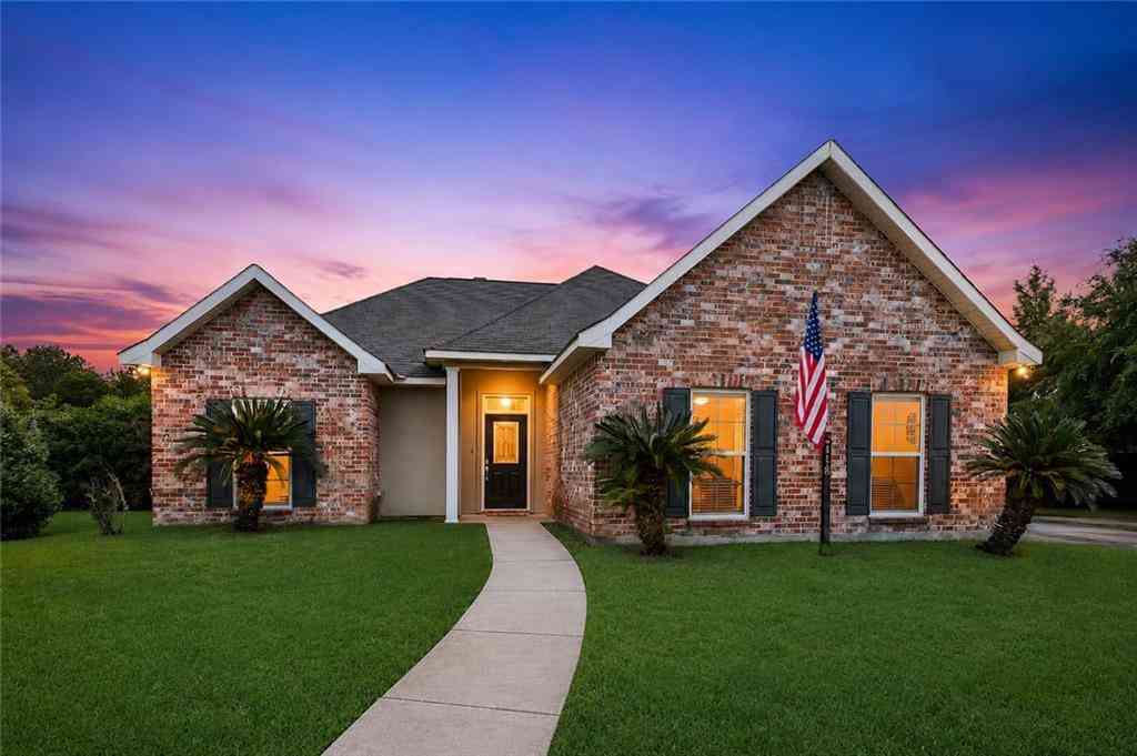 Homes For Sale - 28441 Apple Blossom Lane<br/> Ponchatoula, LA 70454