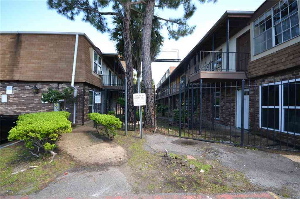 Condo For Rent - 6220 Riverside Drive #457<br/> Metairie, LA 70003
