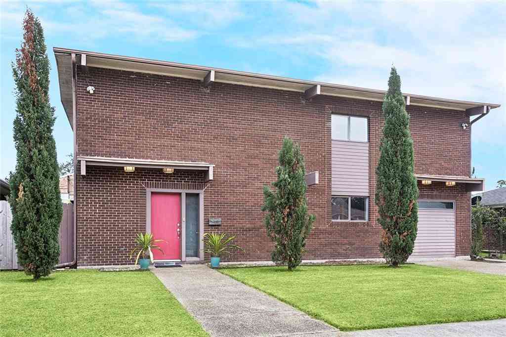 Homes For Sale - 2017 Charles Drive<br/> Chalmette, LA 70043